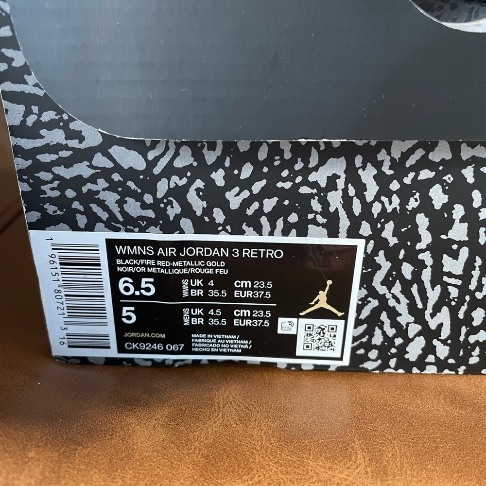 Women’s Air Jordan Retro 3 - Picture 5 of 7